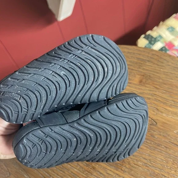 Nike black size 5 shoes. Great condition - Picture 3 of 9